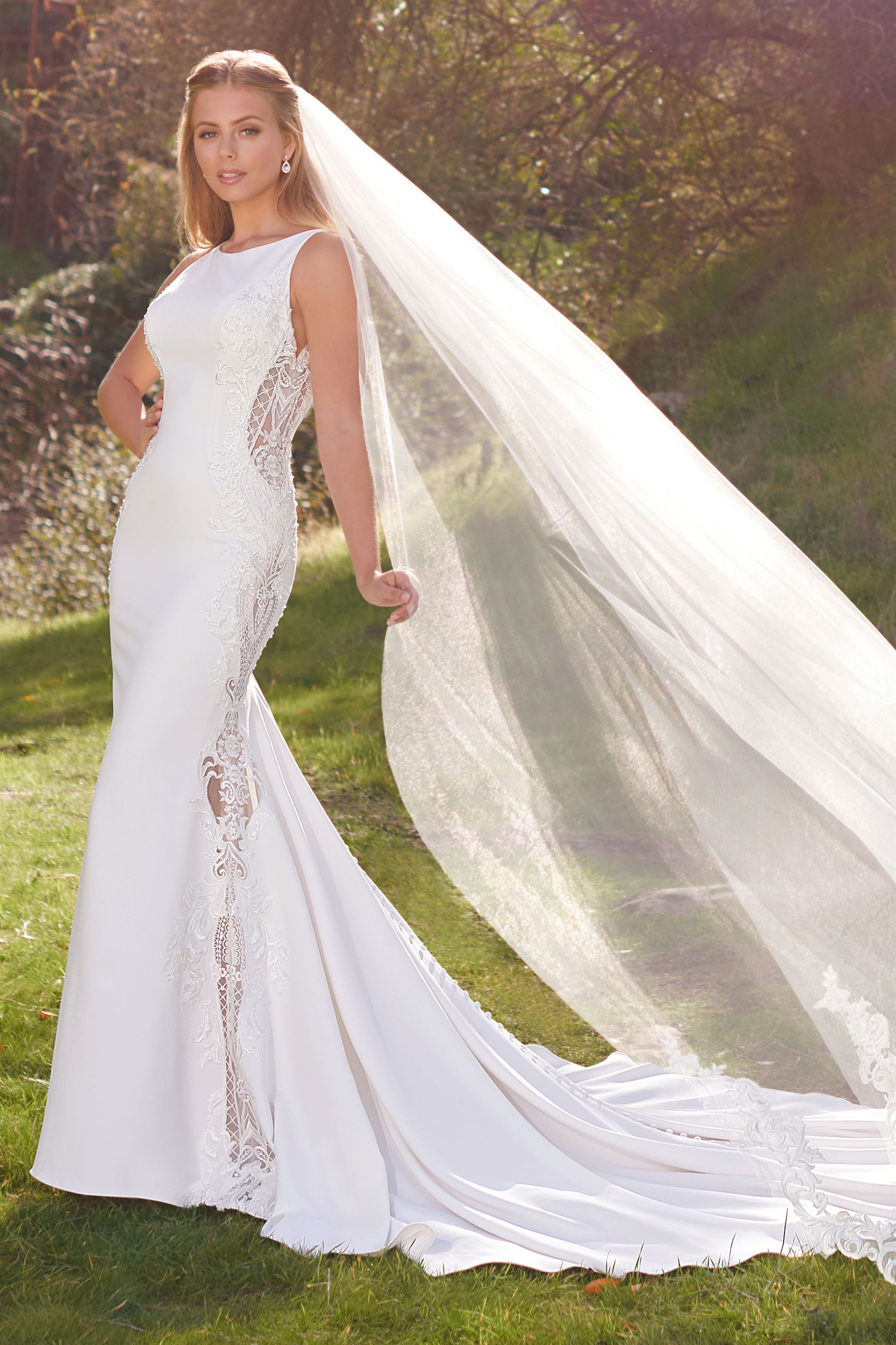 Simple Wedding Dress High Neck Rodriguez Viey 6938